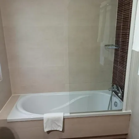 拉文塔德马尔酒店 2* 林克勒斯